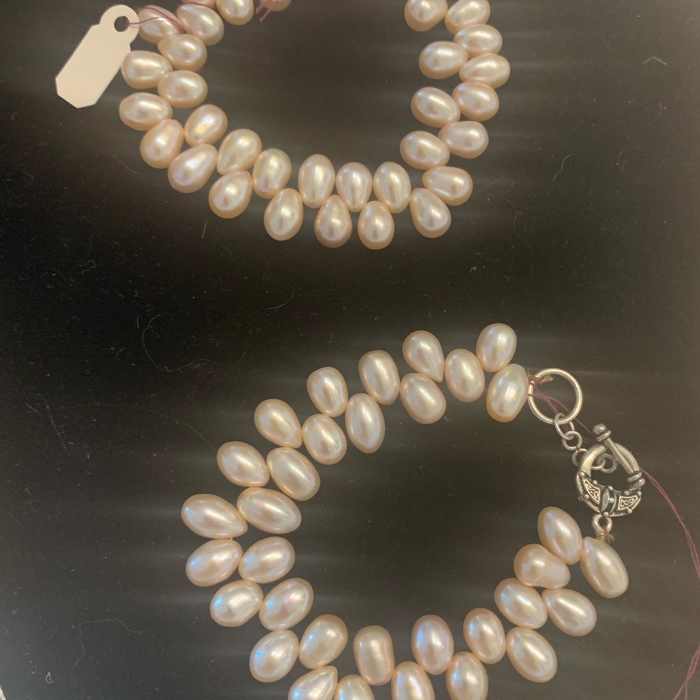 NWT Freshwater peach cultured pearls with toggle.